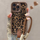 Pouzdro na iPhone s leopardím potiskem a šňůrkou na krk